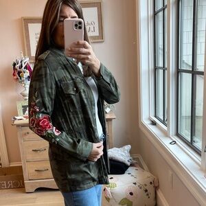 Knox Rose size small camo jacket drawstring waist lightweight Like new